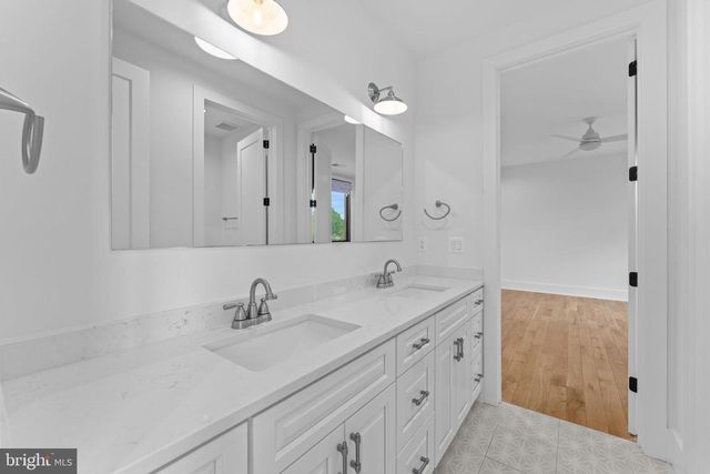608 WALKER RD, Great Falls, VA 22066