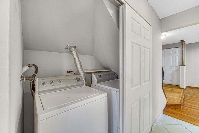 593 Iroquois Trail, Carol Stream, IL 60188