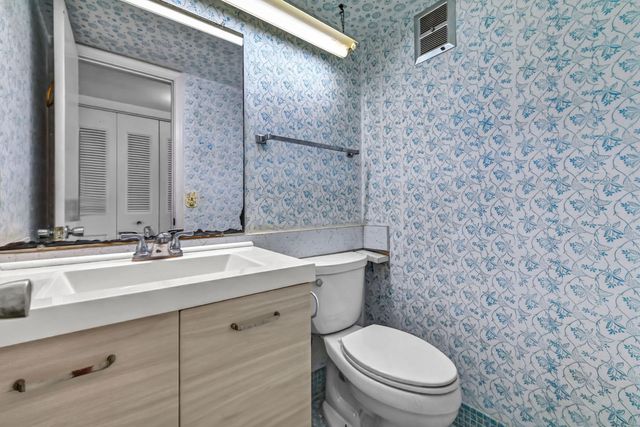 2 Chatham A, West Palm Beach, FL 33417