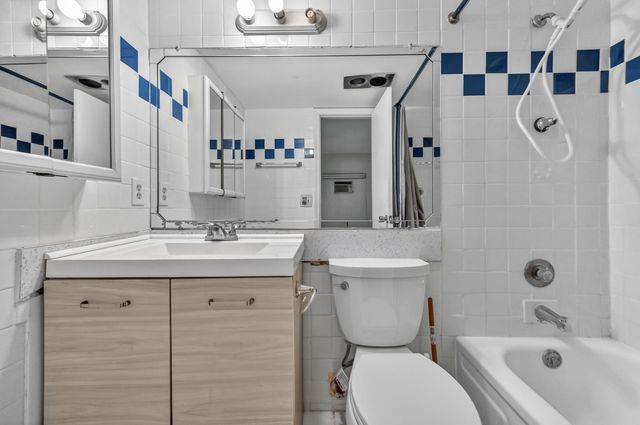 2 Chatham A, West Palm Beach, FL 33417