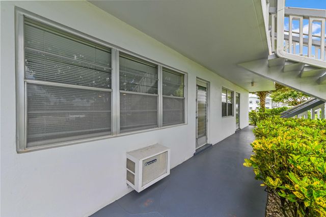 2 Chatham A, West Palm Beach, FL 33417