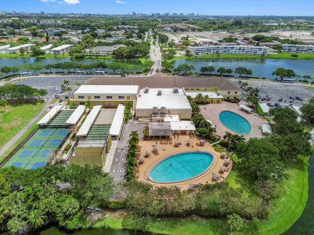 2 Chatham A, West Palm Beach, FL 33417