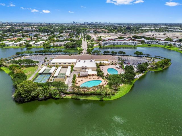 2 Chatham A, West Palm Beach, FL 33417