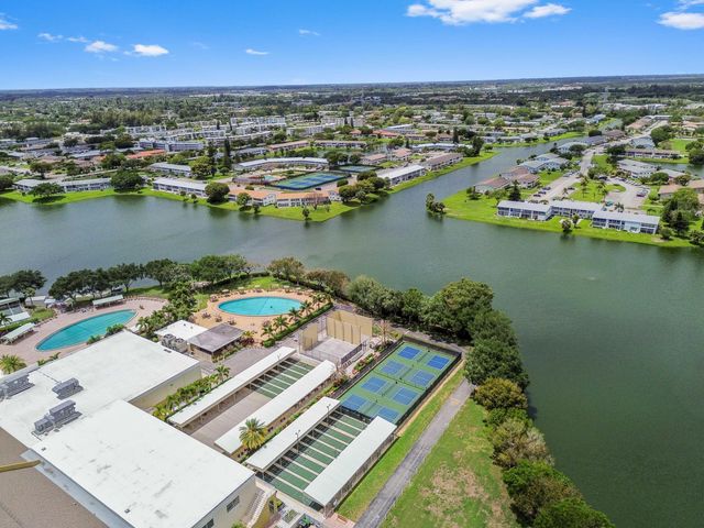 2 Chatham A, West Palm Beach, FL 33417