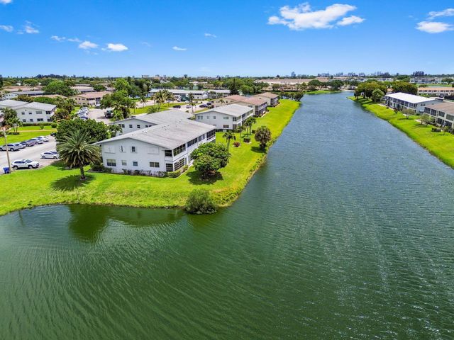 2 Chatham A, West Palm Beach, FL 33417