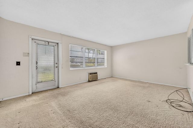 2 Chatham A, West Palm Beach, FL 33417