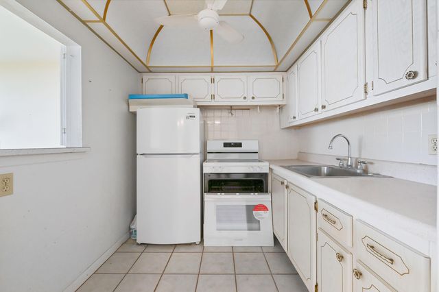 2 Chatham A, West Palm Beach, FL 33417