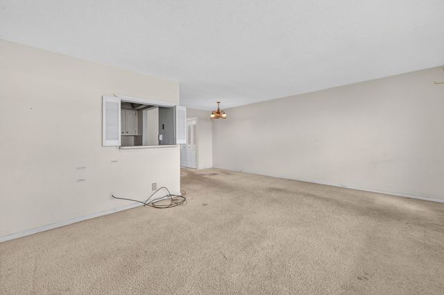 2 Chatham A, West Palm Beach, FL 33417