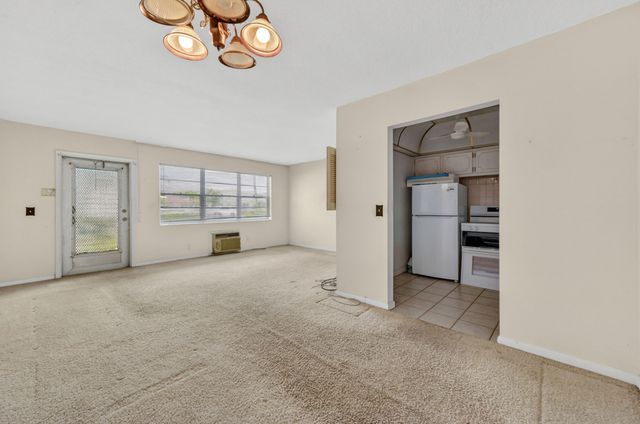 2 Chatham A, West Palm Beach, FL 33417