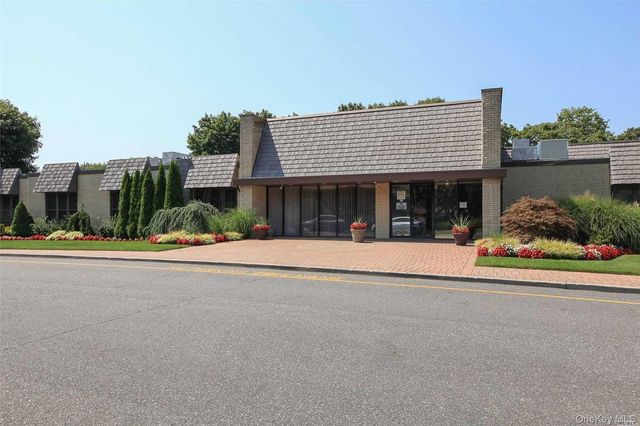 707 Bentley Court, Saint James, NY 11780