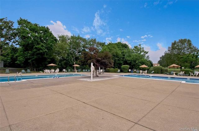 707 Bentley Court, Saint James, NY 11780
