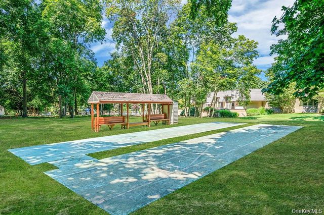 707 Bentley Court, Saint James, NY 11780