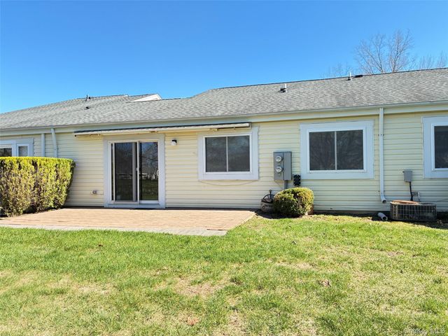 707 Bentley Court, Saint James, NY 11780