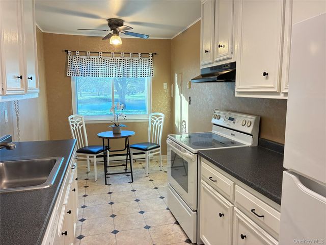 707 Bentley Court, Saint James, NY 11780