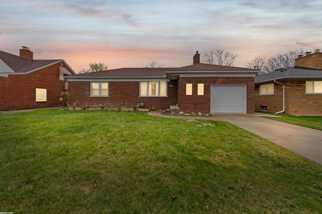 21831 Edgewood Street, St Clair Shores, MI 48080