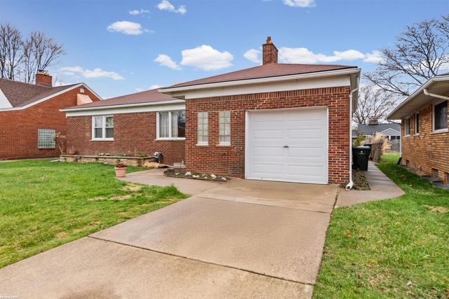 21831 Edgewood Street, St Clair Shores, MI 48080