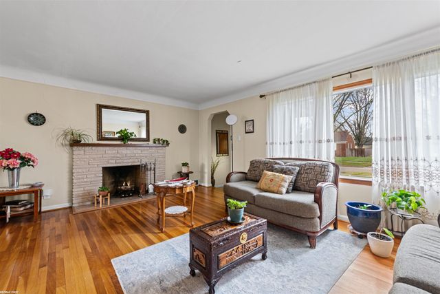 21831 Edgewood Street, St Clair Shores, MI 48080