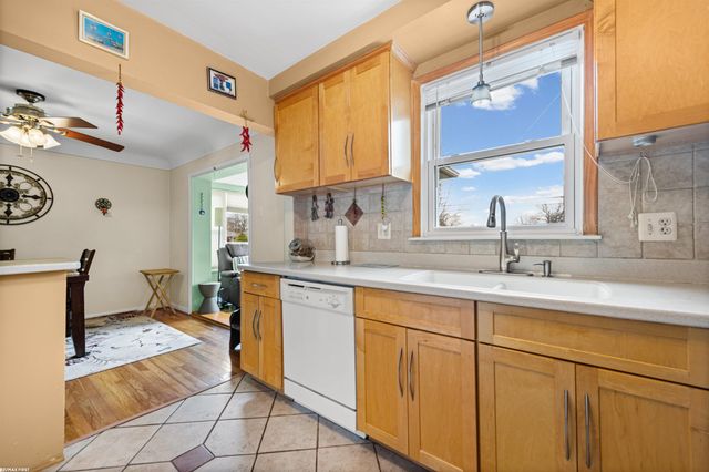21831 Edgewood Street, St Clair Shores, MI 48080