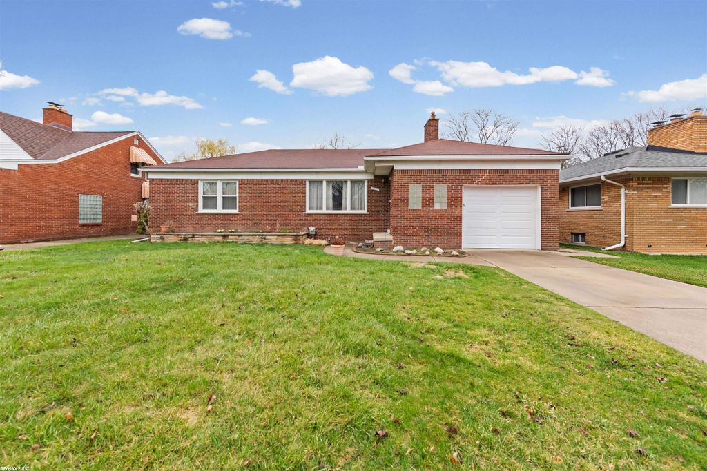 21831 Edgewood Street, St Clair Shores, MI 48080