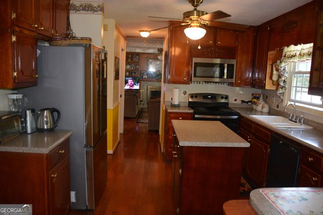 862 Fireside Way, Stone Mountain, GA 30083