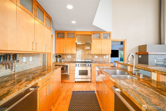 106 N State Street, Bellingham, WA 98225