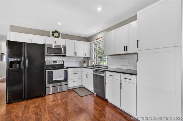 1048 SE Greystone Avenue, Bartlesville, OK 74006