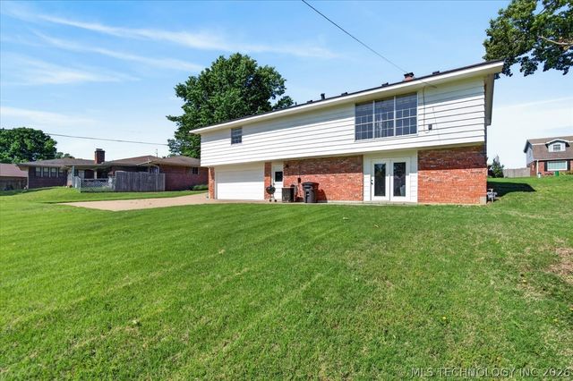 1048 SE Greystone Avenue, Bartlesville, OK 74006