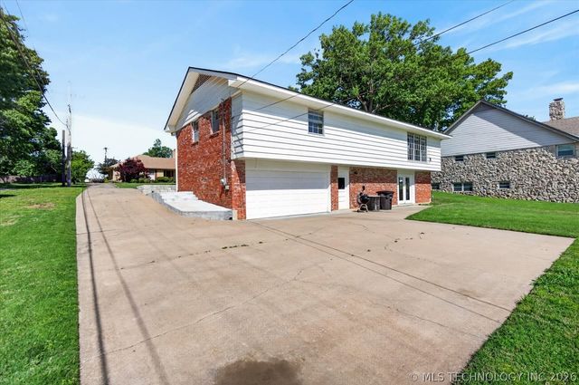 1048 SE Greystone Avenue, Bartlesville, OK 74006