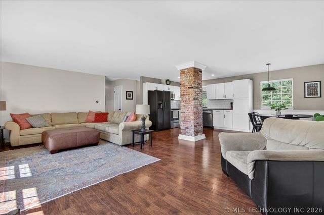 1048 SE Greystone Avenue, Bartlesville, OK 74006