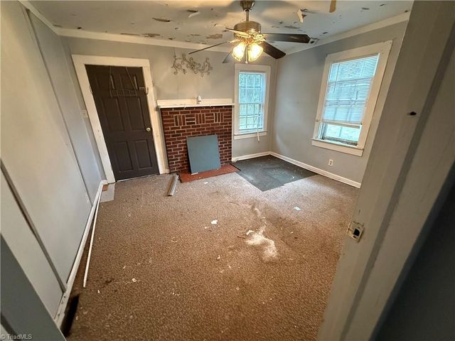 908 W Lee Avenue, Yadkinville, NC 27055
