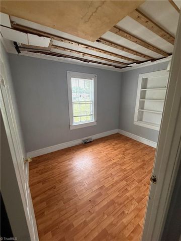 908 W Lee Avenue, Yadkinville, NC 27055