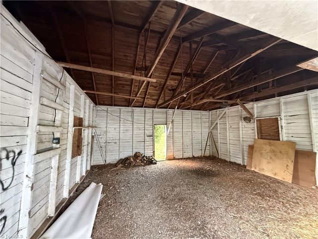 908 W Lee Avenue, Yadkinville, NC 27055