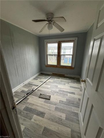 908 W Lee Avenue, Yadkinville, NC 27055