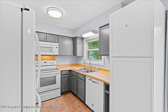 1397 N Onondaga Road, Holt, MI 48842