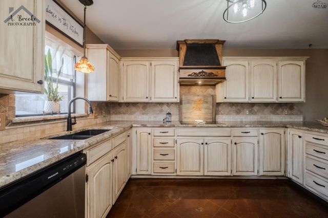 1118 QUAIL RUN, Burkburnett, TX 76354