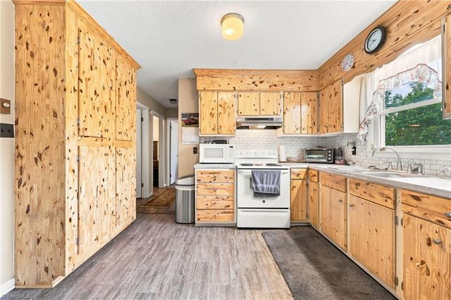 10027 Pine Street, Lowgap, NC 27024