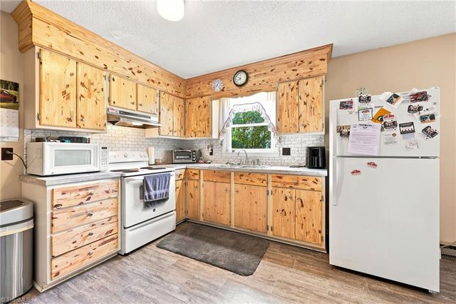 10027 Pine Street, Lowgap, NC 27024