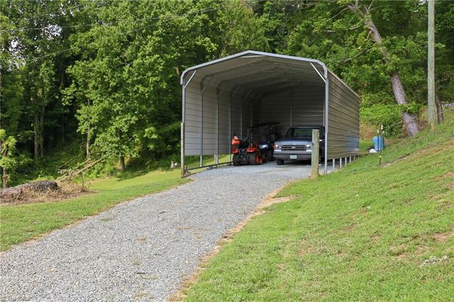 10027 Pine Street, Lowgap, NC 27024