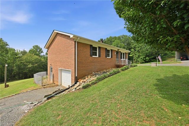10027 Pine Street, Lowgap, NC 27024