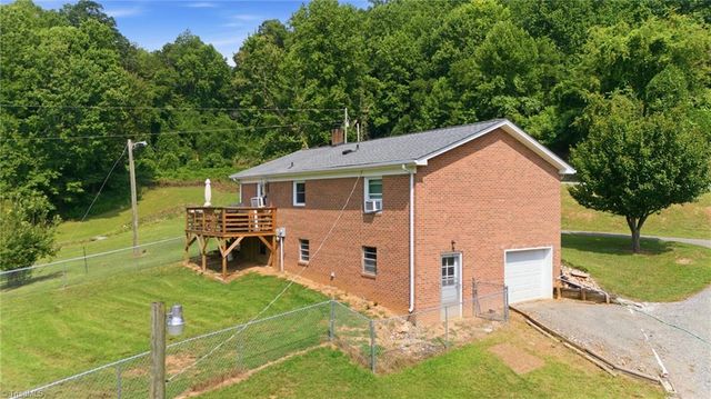 10027 Pine Street, Lowgap, NC 27024