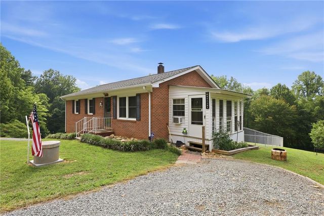10027 Pine Street, Lowgap, NC 27024