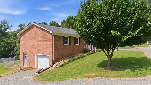10027 Pine Street, Lowgap, NC 27024