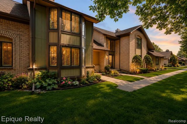 20485 Villa Grande Circle, Clinton Township, MI 48038
