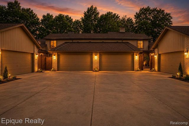 20485 Villa Grande Circle, Clinton Township, MI 48038