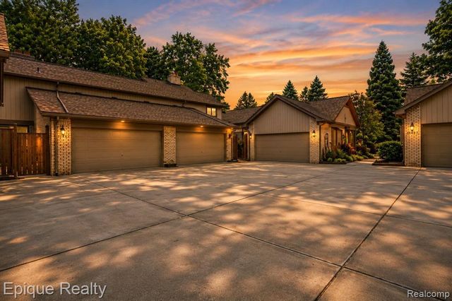 20485 Villa Grande Circle, Clinton Township, MI 48038
