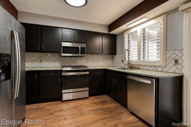 20485 Villa Grande Circle, Clinton Township, MI 48038