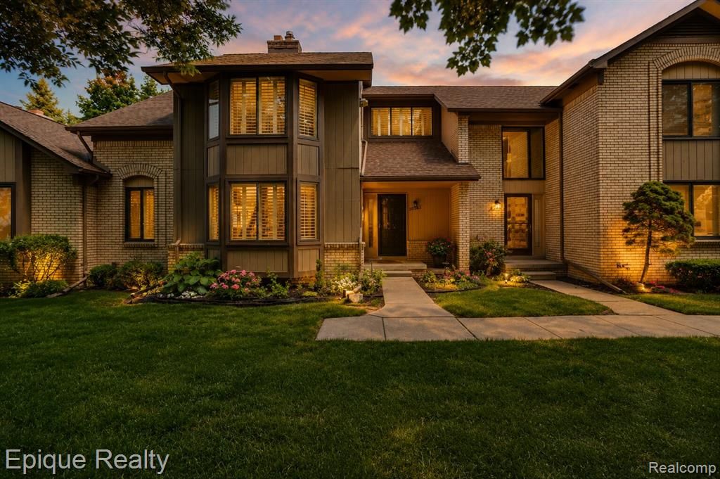 20485 Villa Grande Circle, Clinton Township, MI 48038