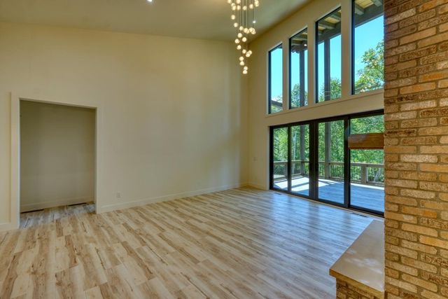 500 Williamstown Road S, Mineral Bluff, GA 30559