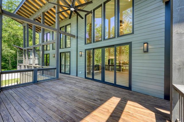 500 Williamstown Road S, Mineral Bluff, GA 30559