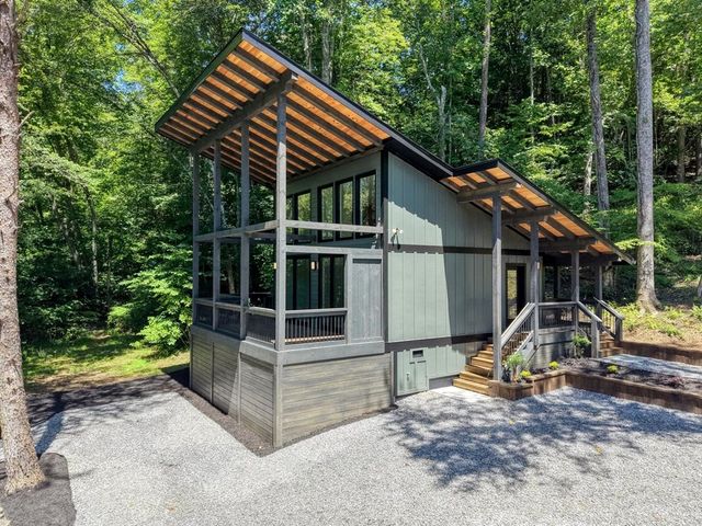 500 Williamstown Road S, Mineral Bluff, GA 30559